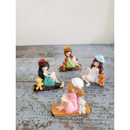 Toptan Polyester Oturan Kız Biblo