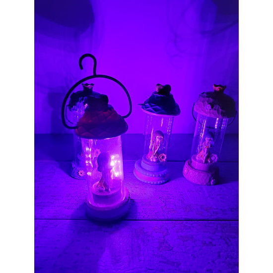 Toptan Led Işıklı Cam Fanus Içerisinde Oturan Kız Biblo Toptan Led Işıklı Cam Fanus Içerisinde Oturan Kız Biblo